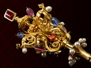 Šumavský hrad Kašperk nabízí výstavu kopií českých korunovačních klenotů