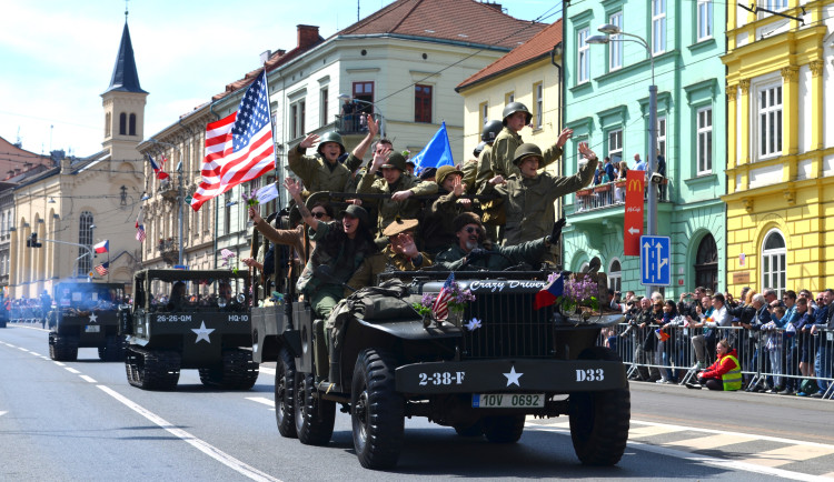 Plzeňské čtyřdenní Slavnosti svobody si nenechaly ujít desítky tisíc lidí, hojná účast byla i v Rokycanech