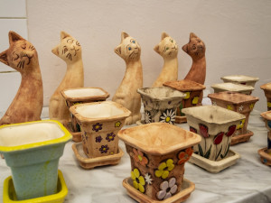 Pacientům psychiatrické nemocnice pomáhají k uzdravení tvořivé dílny. Své výrobky pak vystavují i prodávají