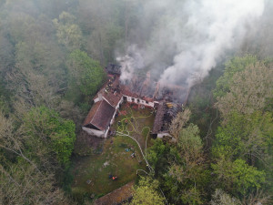 VIDEO: Historický mlýn zachvátil požár, hasiči odhadují škodu na osm milionů korun