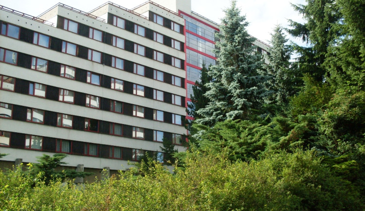 Studenti na kolejích se opět mohou sprchovat bez obav z legionelly