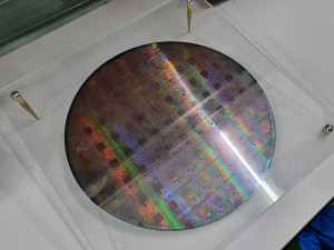 Ukázka polovodičového waferu_Tunghai University
