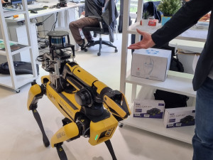 Robot SPOT v Taipei Tech_ studentská robotická  laboratoř_ sdílené pracoviště s MIT a Berkeley