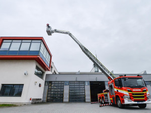 Na nákup nové techniky a speciálního oblečení pro hasiče poskytlo město Plzeň miliony korun