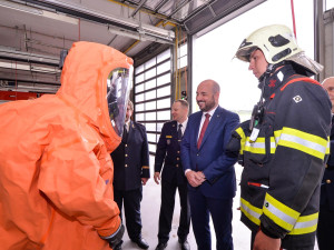 Na nákup nové techniky a speciálního oblečení pro hasiče poskytlo město Plzeň miliony korun