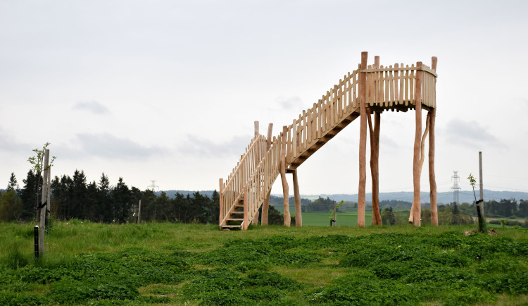 Z nové pozorovatelny jsou vidět Písecké hory i Šumava