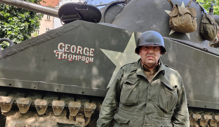 Sběratel Pavel Rogl si splnil klukovský sen. Jako jediný v Česku vlastní pojízdný americký tank Sherman