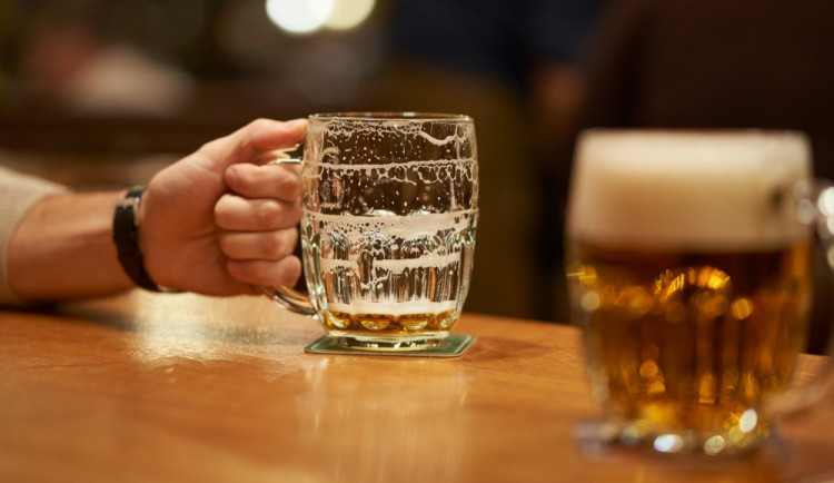 Vyšší DPH na čepované pivo omezí prodeje. Těžká rána pro hospody na venkově a v malých městech