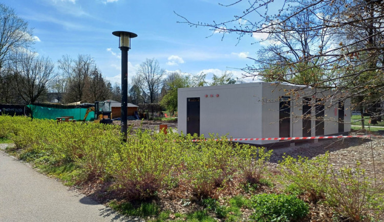 Autíčko zůstane v centru Budějc déle. Město hledá provozovatele kavárny