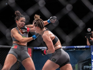 Pokud chce plzeňská šampionka MMA v USA  dál bojovat o milion dolarů, musí soupeřku ukončit v prvním kole