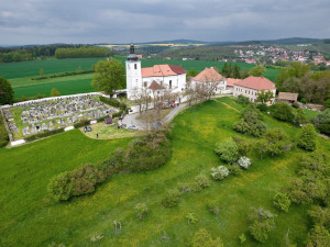 V kostele v Prusinách na Plzeňsku se po desetiletích rozezněly historické zvony