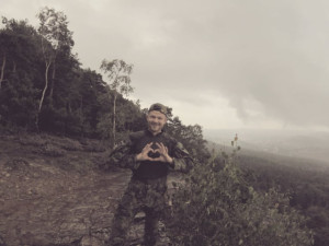 Po surovém napadení skončil bývalý voják s proraženou lebkou a málem nepřežil. Bez pomoci druhých se dnes neobejde