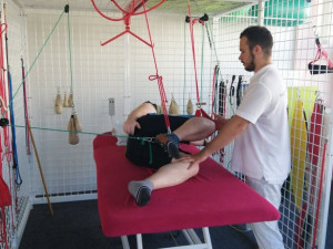 Po surovém napadení skončil bývalý voják s proraženou lebkou a málem nepřežil. Bez pomoci druhých se dnes neobejde