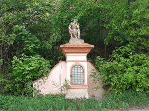 Obnova Husových sadů a Kalvárie v Rokycanech je v plném proudu, město přemístilo zastavení křížové cesty