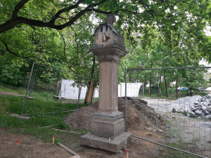 Obnova Husových sadů a Kalvárie v Rokycanech je v plném proudu, město přemístilo zastavení křížové cesty