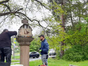 Obnova Husových sadů a Kalvárie v Rokycanech je v plném proudu, město přemístilo zastavení křížové cesty