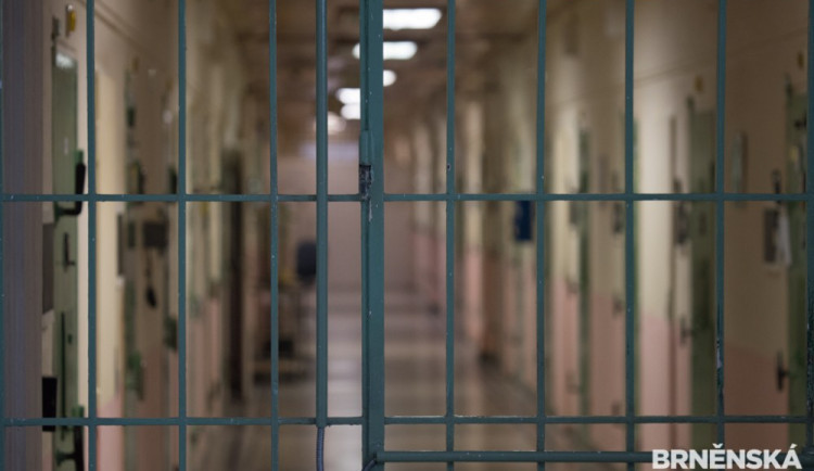 Poznal hledanou ženu v davu a neváhal ani chvíli, i když měl volno