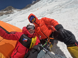 Česká lékařka Eva Perglerová z Plzeňska dnes úspěšně zdolala nejvyšší horu světa Mount Everest