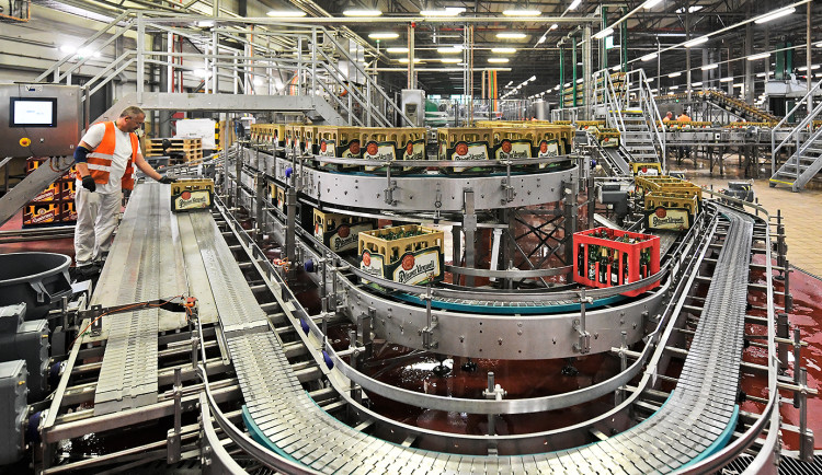 Pivovar zprovoznil unikátní třídící linku na vratné lahve za 50 milionů. Je první svého druhu v Česku