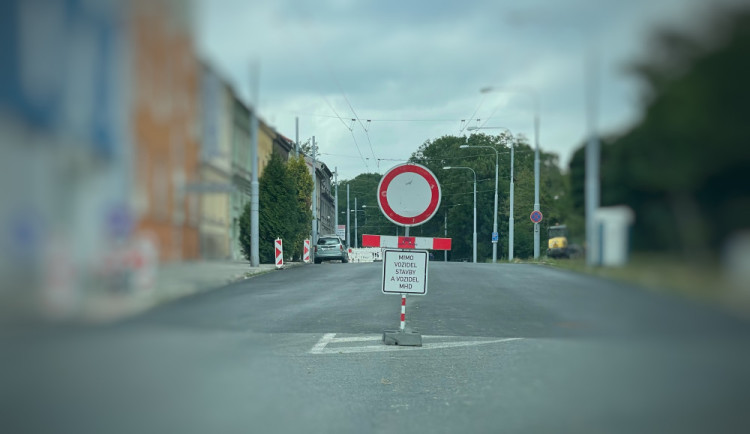 Nebude to procházka růžovým sadem, Plzeň čeká v létě množství oprav silnic a tratí za stovky milionů