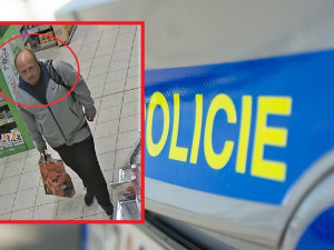 Velkou čokoládovou loupež vyšetřují kriminalisté a pátrají po totožnosti muže ze záběru bezpečnostní kamery