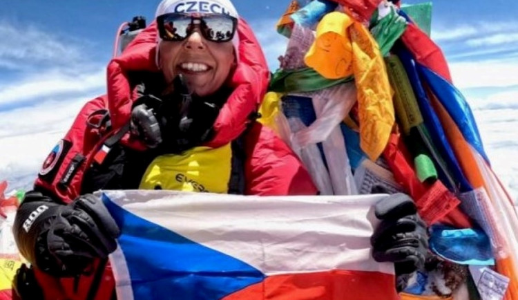 Třetí Češka na vrcholu Mount Everestu bezpečně zvládla i sestup do základního tábora a už brzy dorazí domů