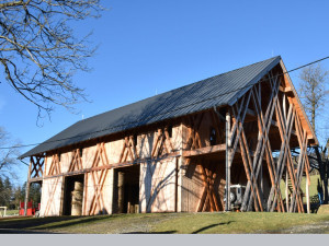 Stodola soukromého zemědělce, hospodařícího v CHKO Šumava,