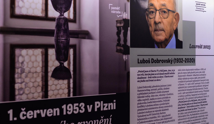 Plzeň ocení in memoriam novináře, diplomata a disidenta Luboše Dobrovského, jeho osud přiblíží také výstava