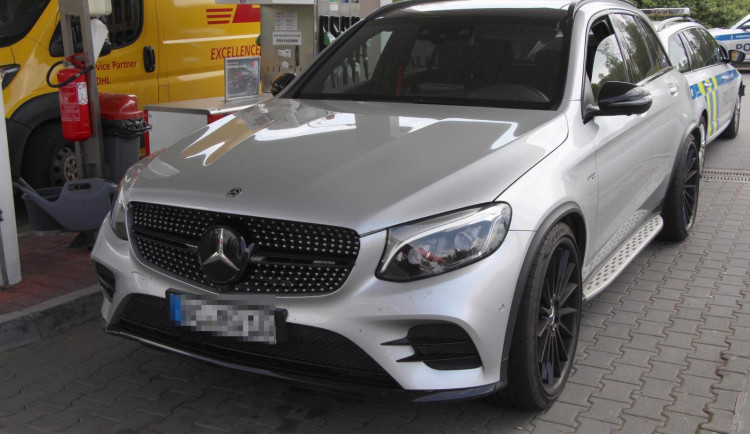 Auto ukradené v Německu odhalil všímavý policista v Rynolticích