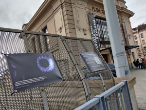 Citace z bakalářské práce se staly také tématem výstavy před Moving Station v rámci festivalu Jeden svět