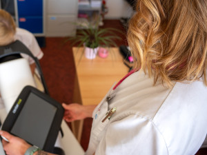 Vyšetření očí diabetiků bez rozkapání, rychle a spolehlivě, vzkazují lékaři z EUC Kliniky Plzeň