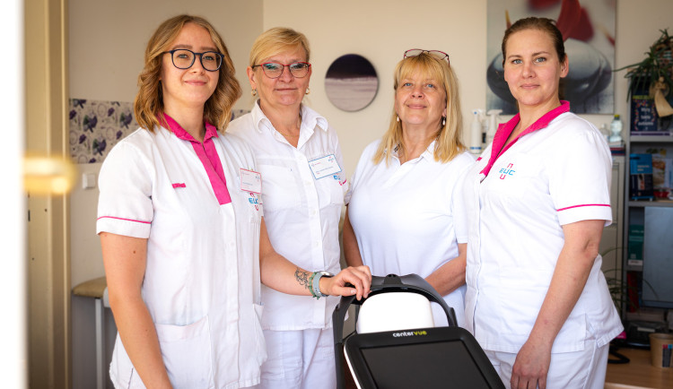 Zleva: Jana Sponnerová, DiS., MUDr. Libuše Hrdličková, MUDr. Jindřiška Šroubková, Bc. Jindra Zieglerová – personál diabetologické ambulance EUC Kliniky Plzeň