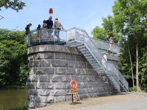 Předražené nic s výhledem nikam, lidé kritizují novou vyhlídku na mostním pilíři u řeky Radbuzy