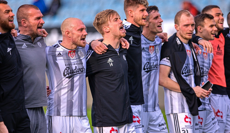 Sportovní kluby si rozdělí 40 milionů. Město bude díky smlouvě na dresech