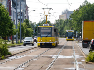 Plzeňany čekají další dopravní komplikace. V září začne druhá etapa opravy tramvajové trati na Koterovské