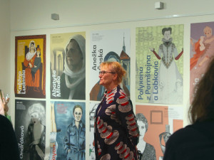 Vernisáž výstavy České hrdinky v plzeňské Galerii Ladislava Sutnara v roce 2020. Autorka projektu Renáta Fučíková, foto:  Kamran Julfayev