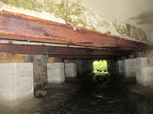 Most přes Hrádecký potok byl již v nevyhovujícím stavu, jeho oprava potrvá do poloviny listopadu