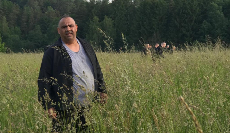 Odsouzení z Rýnovic pomáhali vyhánět srnky z luk před senosečí