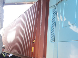 Klatovská gilotina si připsala další skalp, nepozorný řidič kamionu se zasekl viaduktem