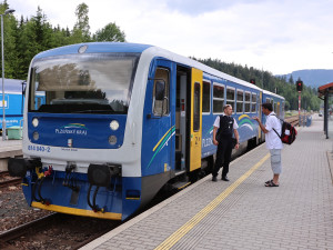 Cestujícím mezi Plzeňským a Jihočeským krajem i Bavorskem vystačí jedna jízdenka