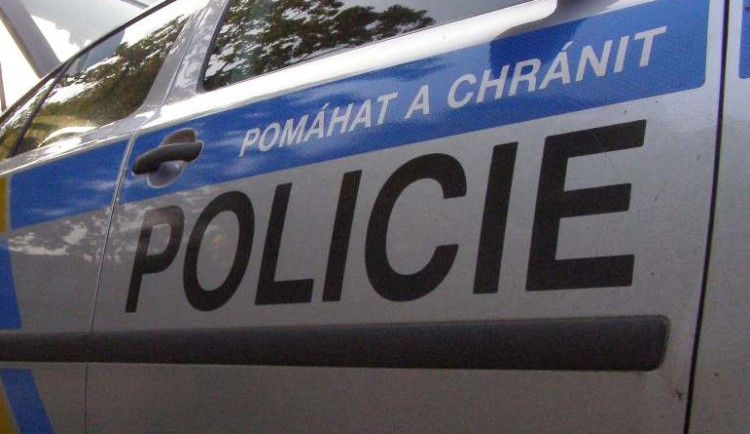 Policie hledá svědky nehody, při níž havaroval podnapilý řidič v Machníně