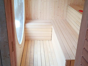 Unikátní pojízdná sauna zaparkovala na soutoku Mže s Radbuzou, Plzeňané ji mohou přes víkend otestovat