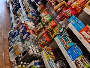 Místo espresso baru se zákusky stojí v místě legendární trafiky vietnamská večerka