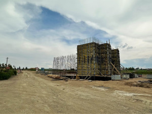 Stavbu nového mostního pilíře zachytil koncem května reportér Plzeňské Drbny