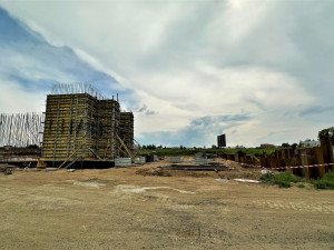 Stavbu nového mostního pilíře zachytil koncem května reportér Plzeňské Drbny