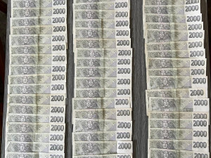 Pochybní dělníci naúčtovali seniorovi za zfušovanou opravu střechy stovky tisíc