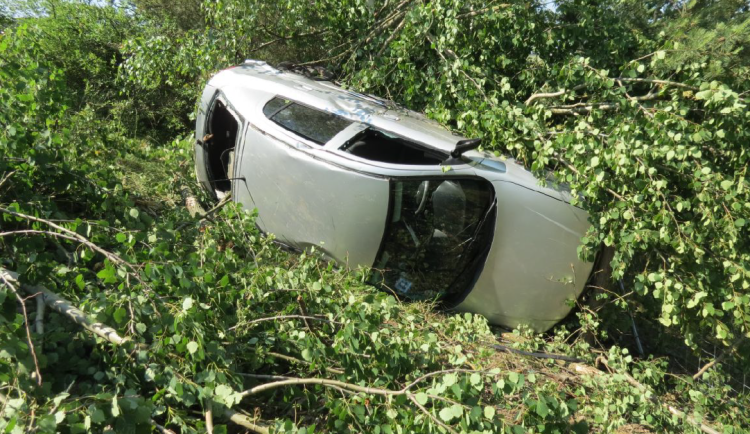 Policisté hledají svědky tragické nehody na D5, při níž zahynul jeden muž a další čtyři se pokusili o útěk