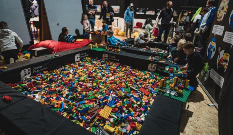 Dobrodružství v Trnkově Zahradě nebo svět fantazie v kostkách LEGO®, takové bude rodinné léto v DEPO2015