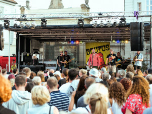 Léto v Prazdroji 2023: Prázdninové čtvrteční večery s devíti koncerty a skvělou zábavou