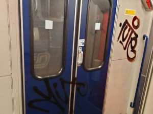 České dráhy bojují se sprejery i s pomocí speciálních nátěrů, testování se ujali studenti umělecké školy